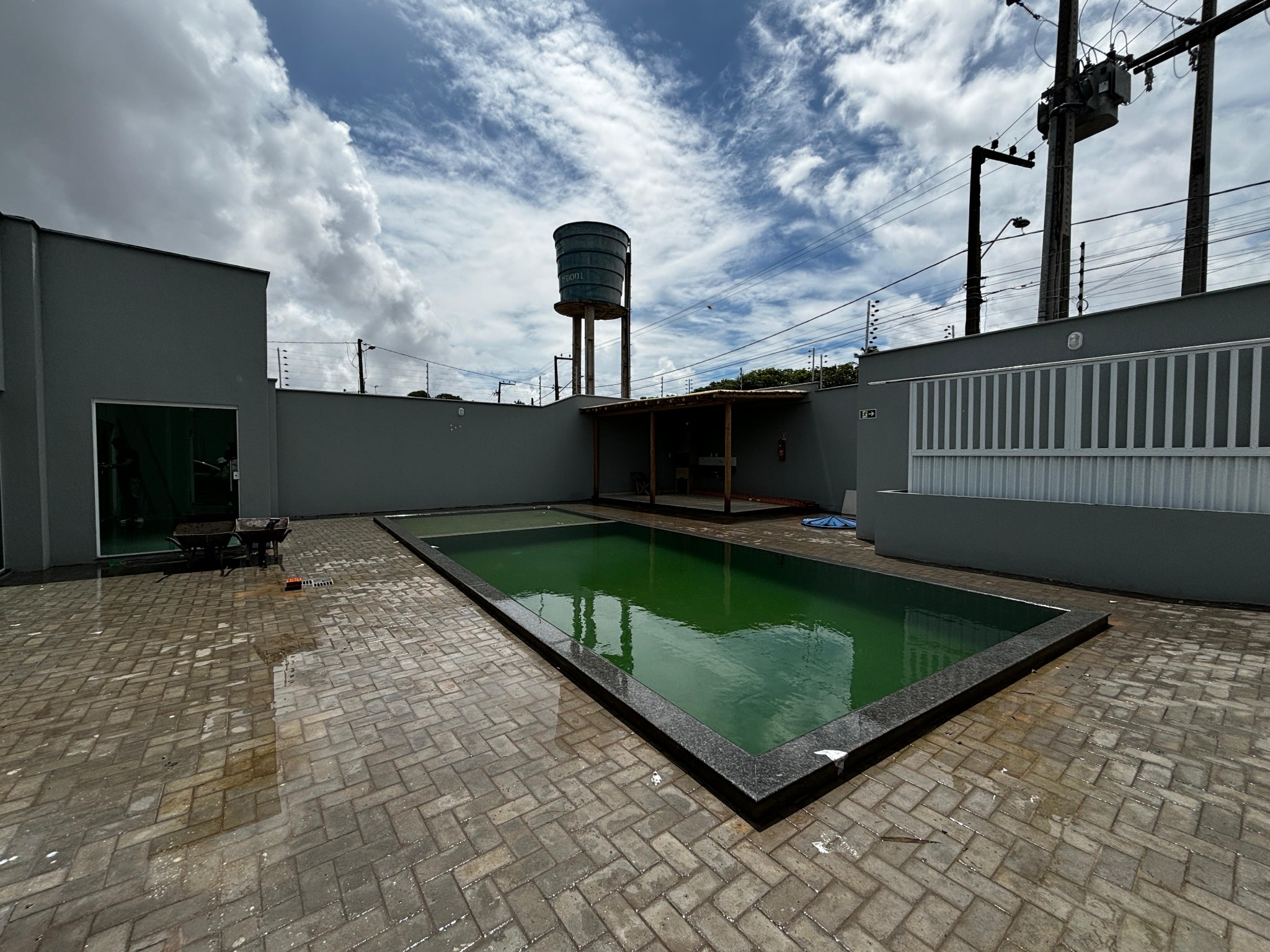 Piscina do condomínio